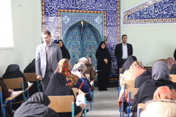 بازدید دکترمازندرانی از جلسه امتحانات پایان ترم دانشجومعلمان پردیس امام خمینی(ره) 2