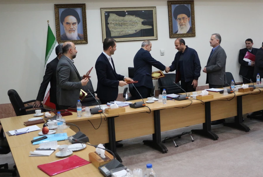 استاندار گلستان در جلسه کمیته استانی هیأت امنای دانشگاه فرهنگیان استان گلستان:
اگر آموزش و پرورش و دانشگاه فرهنگیان خوب کار کنند، می توانند تحولات بنیادین و مهمی را در جامعه ایجاد کنند.  
 3