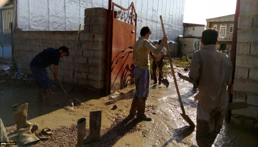 حضوردانشجومعلمان پردیس آیت الله خامنه ای گرگان در قالب اردوی جهادی در مناطق سیل زده 3