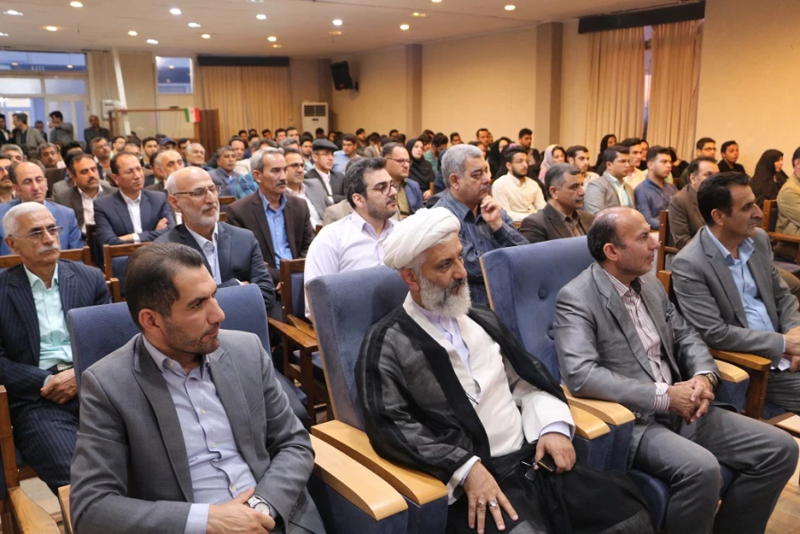 آیین بزرگداشت مقام معلم و دهه سرآمدی آموزش در پردیس آیت الله خامنه ای گرگان برگزار شد. 3