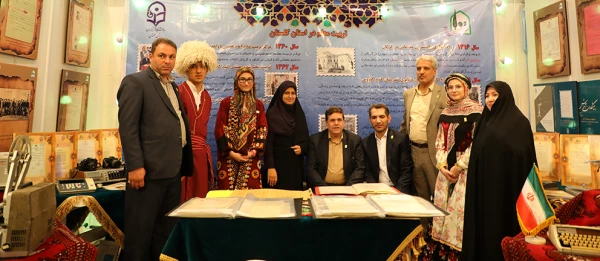 بازدید دکتر خنیفر رییس دانشگاه فرهنگیان از غرفه استان در نمایشگاه آثار و موزه اسناد و مفاخر تربیت معلم ایران 2