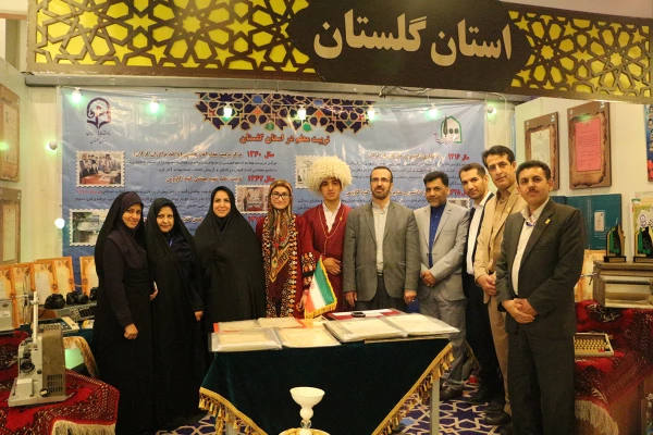 بازدید دکتر خنیفر رییس دانشگاه فرهنگیان از غرفه استان در نمایشگاه آثار و موزه اسناد و مفاخر تربیت معلم ایران 6