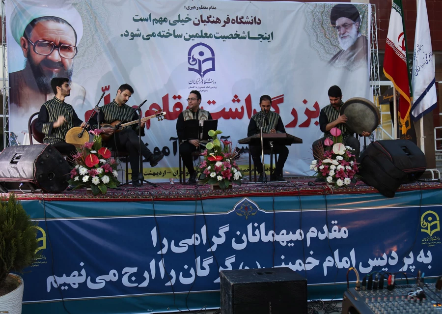 برگزاری مراسم به مناسبت بزرگداشت مقام معلم و دهه سرآمدی آموزش در پردیس امام خمینی (ره)گرگان 2