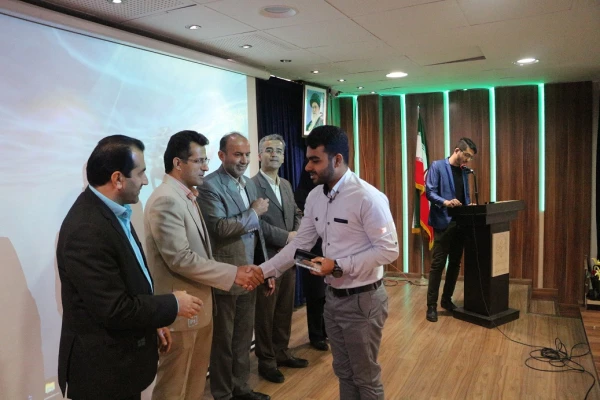 نتایج نهایی جشنواره علمی، فرهنگی دانشجومعلمان پردیس آیت الله خامنه ای در رشته های الگوهای برتر تدریس، قصه گویی و تولید محتوای الکترونیک در مراسم اختتامیه این جشنواره اعلام شد. 2