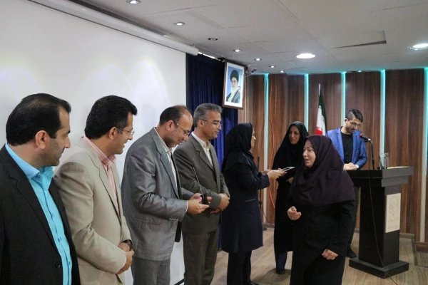 نتایج نهایی جشنواره علمی، فرهنگی دانشجومعلمان پردیس آیت الله خامنه ای در رشته های الگوهای برتر تدریس، قصه گویی و تولید محتوای الکترونیک در مراسم اختتامیه این جشنواره اعلام شد. 7