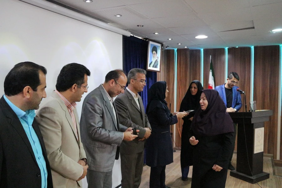 نتایج نهایی جشنواره علمی، فرهنگی دانشجومعلمان پردیس آیت الله خامنه ای در رشته های الگوهای برتر تدریس، قصه گویی و تولید محتوای الکترونیک در مراسم اختتامیه این جشنواره اعلام شد. 7