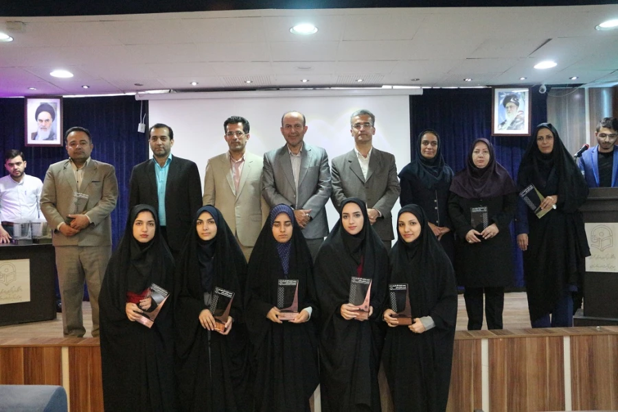 نتایج نهایی جشنواره علمی، فرهنگی دانشجومعلمان پردیس آیت الله خامنه ای در رشته های الگوهای برتر تدریس، قصه گویی و تولید محتوای الکترونیک در مراسم اختتامیه این جشنواره اعلام شد. 9