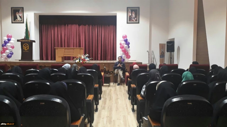 برگزاری شب شعر در سالن دکتر شکوهی پردیس امام خمینی (ره)گرگان 2