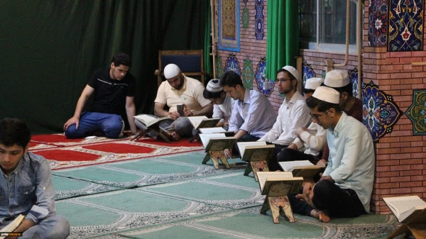 محفل انس با قرآن کریم در نمازخانه شهدای پردیس آیت الله خامنه ای گرگان برگزار شد. 5