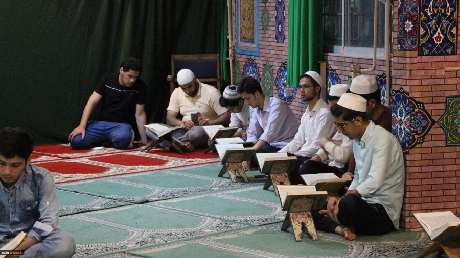 محفل انس با قرآن کریم در نمازخانه شهدای پردیس آیت الله خامنه ای گرگان برگزار شد. 5