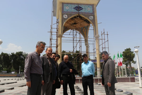 ادای احترام مسئولین و کارکنان پردیس آیت الله خامنه ای به مقام شامخ شهدای حماسه سوم خرداد61 5
