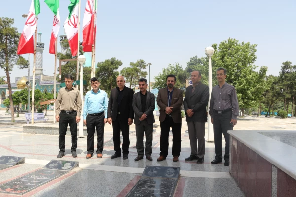 ادای احترام مسئولین و کارکنان پردیس آیت الله خامنه ای به مقام شامخ شهدای حماسه سوم خرداد61 3