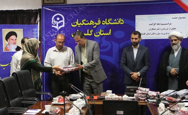 اهداء کمک های همکاران دانشگاه فرهنگیان خراسان رضوی و گلستان به سیل زدگان  3