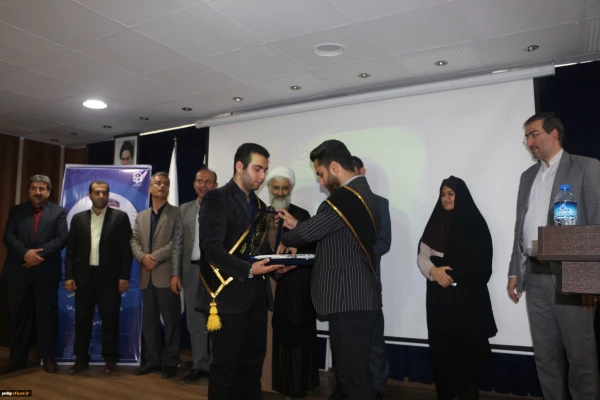 دانشجومعلمان عزیز باید نسبت به وظایف و مأموریت های خطیر خود آگاه و حساس باشند. 11