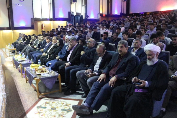 همکاران و اساتید ویژگی ها و توقعات دانشجویان را بشناسند و کلاس های درس صحنه همزبانی با نسل جدید باشد. 3