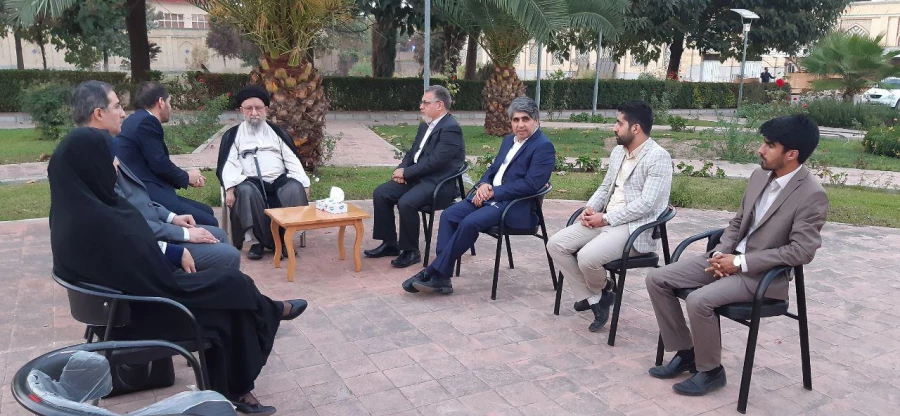 معلم موفق معلمی است که هم از نظر علمی و هم از نظر اخلاقی در دانش آموز خود موثر باشد. 6