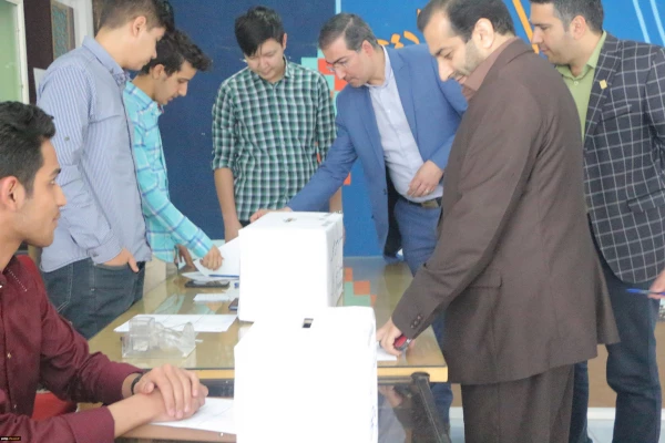 بازدید دکتر اسماعیل اولی، مدیرکل پشتیبانی و تولید علم بومی سازمان مرکزی و دکتر مازندرانی، سرپرست دانشگاه فرهنگیان استان گلستان از محل برگزاری انتخابات انجمن های علمی پردیس آیت الله خامنه ای 4