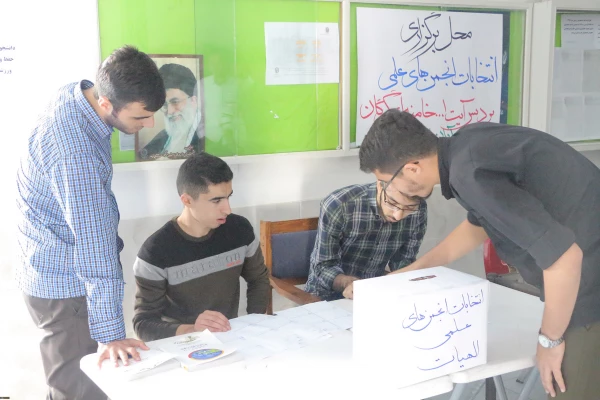 بازدید دکتر اسماعیل اولی، مدیرکل پشتیبانی و تولید علم بومی سازمان مرکزی و دکتر مازندرانی، سرپرست دانشگاه فرهنگیان استان گلستان از محل برگزاری انتخابات انجمن های علمی پردیس آیت الله خامنه ای 6