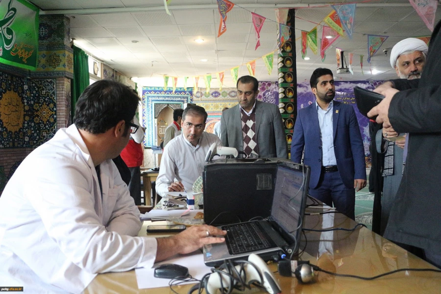 اهدای خون توسط دانشجومعلمان  پردیس آیت الله خامنه ای، به همراه سرپرست دانشگاه فرهنگیان استان و سرپرست پردیس 4