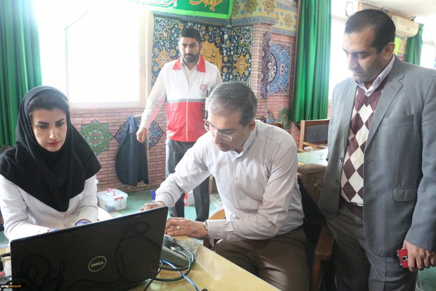 اهدای خون توسط دانشجومعلمان  پردیس آیت الله خامنه ای، به همراه سرپرست دانشگاه فرهنگیان استان و سرپرست پردیس 3