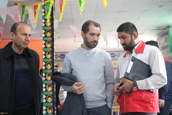 اهدای خون توسط دانشجومعلمان  پردیس آیت الله خامنه ای، به همراه سرپرست دانشگاه فرهنگیان استان و سرپرست پردیس 5