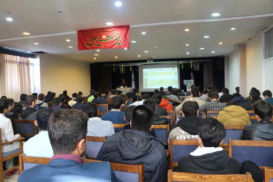 همایش تبیین بیانیه گام دوم انقلاب اسلامی به همت کانون فرهنگی جهاد علمی و بسیج دانشجویی پردیس برگزار شد. 5