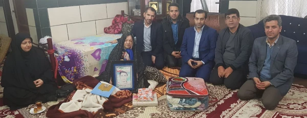 دیدار سرپرست دانشگاه فرهنگیان گلستان با خانواده شهید نصرت یازرلو 2