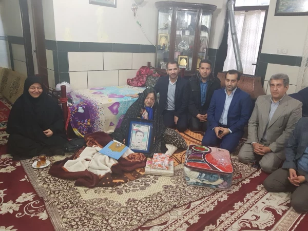 دیدار سرپرست دانشگاه فرهنگیان گلستان با خانواده شهید نصرت یازرلو 3