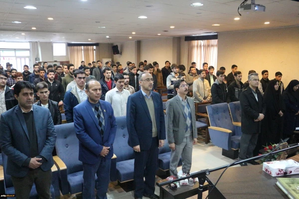 رویکرد بنیاد نخبگان استان، شناسایی و پرورش استعدادهای بالقوه دانشجومعلمان است. 5