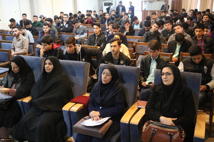 رویکرد بنیاد نخبگان استان، شناسایی و پرورش استعدادهای بالقوه دانشجومعلمان است. 4