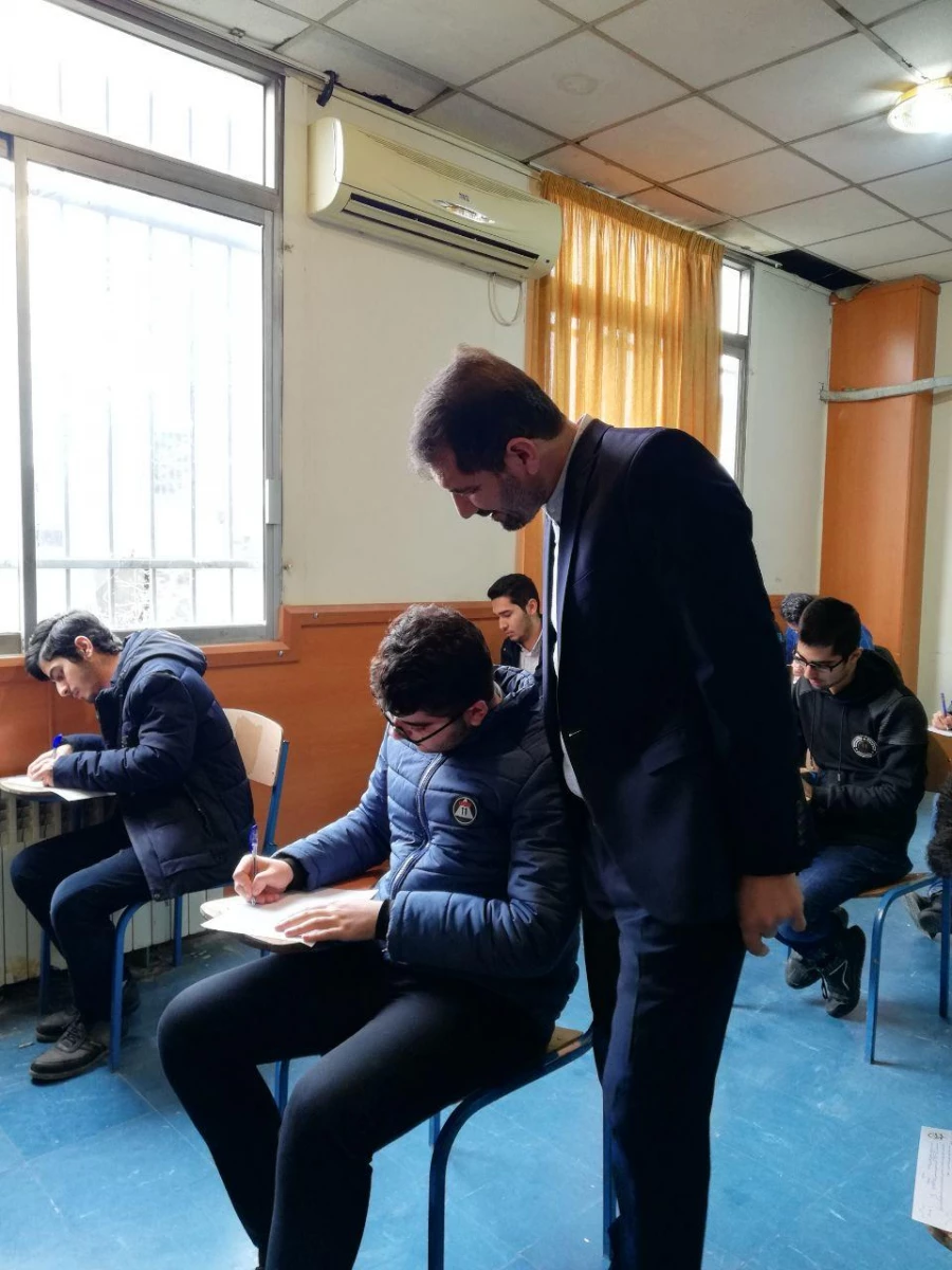 بازدید دکتر مازندرانی از جلسه امتحانات پایان نیمسال اول سال تحصیلی 99-98 پردیس آیت الله خامنه ای 4