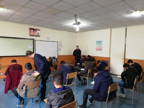 بازدید دکتر مازندرانی از جلسه امتحانات پایان نیمسال اول سال تحصیلی 99-98 پردیس آیت الله خامنه ای 5