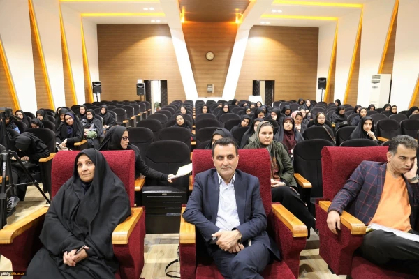 کرسی ترویجی عرضه و نقد ایده علمی با عنوان «اثر بخشی به کارگیری زبان امکان معلمان» بر پرورش سوادهای چند گانه دانش آموزان
 2