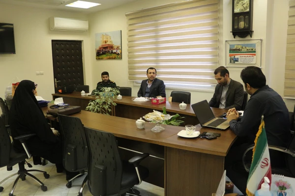 دکتر مازندرانی سرپرست دانشگاه فرهنگیان گلستان با حضور در بیمارستان شهدای بندرگز از کادر درمان تقدیر به عمل آورد. 8