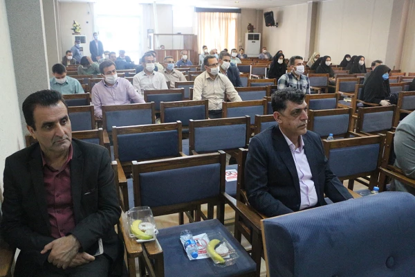 اولین جلسه شورای اداری دانشگاه با رعایت پرتکل های بهداشتی برگزار شد.
 2