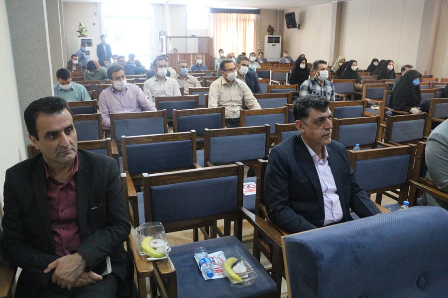 اولین جلسه شورای اداری دانشگاه با رعایت پرتکل های بهداشتی برگزار شد.
 2