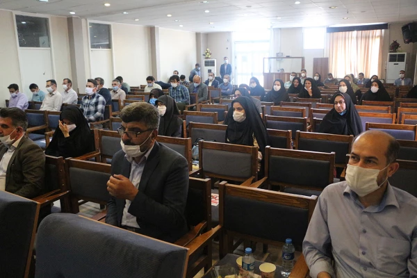 اولین جلسه شورای اداری دانشگاه با رعایت پرتکل های بهداشتی برگزار شد.
 3