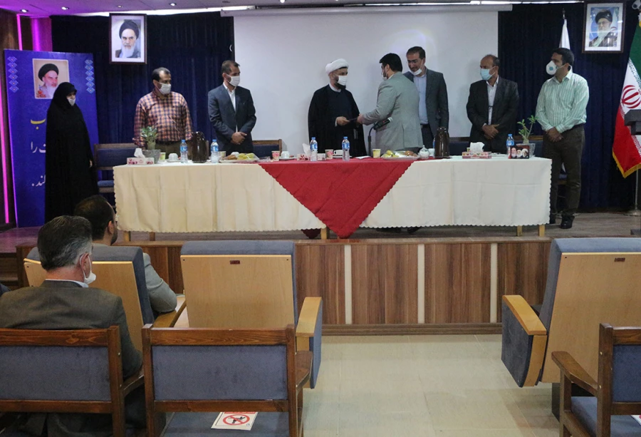 اولین جلسه شورای اداری دانشگاه با رعایت پرتکل های بهداشتی برگزار شد.
 6