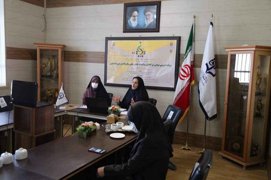 هشتاد و پنجمین کرسی ترویجی عرضه و نقد ایده علمی به عنوان برنامه درسی بر اخلاق مراقبت :تداوم نقش مادرانه در دوره ابتدایی 5