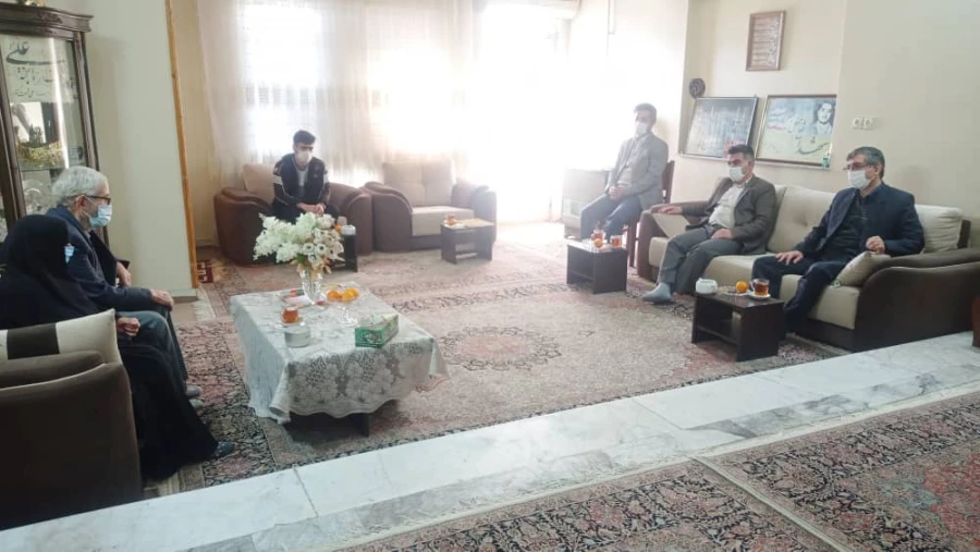 دیدار سرپرست محترم واحد دانشگاهی شهید بهشتی گنبد کاووس و کارشناسان فرهنگی این واحد دانشگاهی با خانواده شهید دانشجو معلم امیر بیگدلی  6