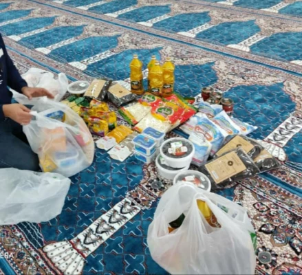 جمع آوری کمک های نقدی و غیر نقدی و توزیع بسته های حمایتی بین نیازمندان 4