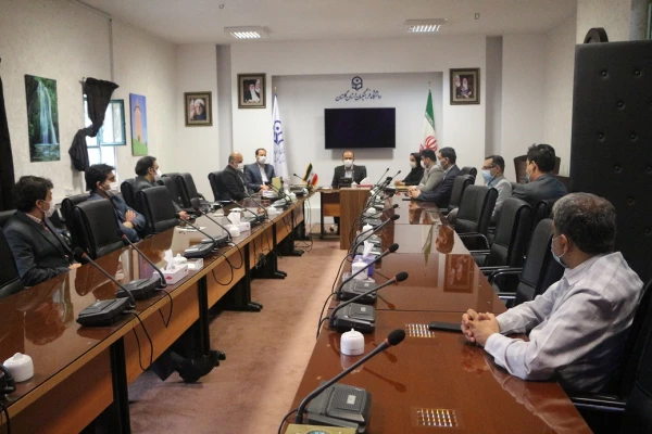 جلسه گرامیداشت دهه سرآمدی آموزش و تقدیر از کارکنان و اعضای هیأت علمی پردیس آیت الله خامنه ای برگزار شد 2