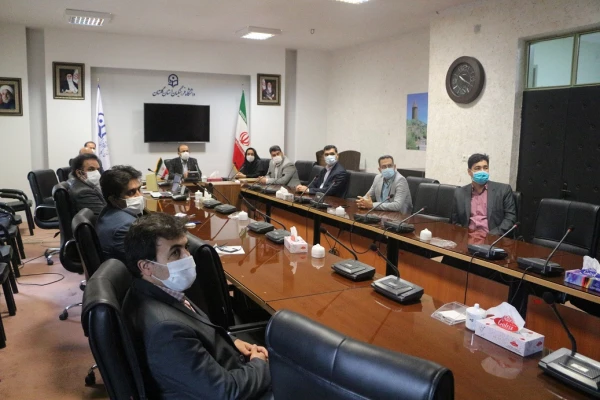 جلسه گرامیداشت دهه سرآمدی آموزش و تقدیر از کارکنان و اعضای هیأت علمی پردیس آیت الله خامنه ای برگزار شد 4