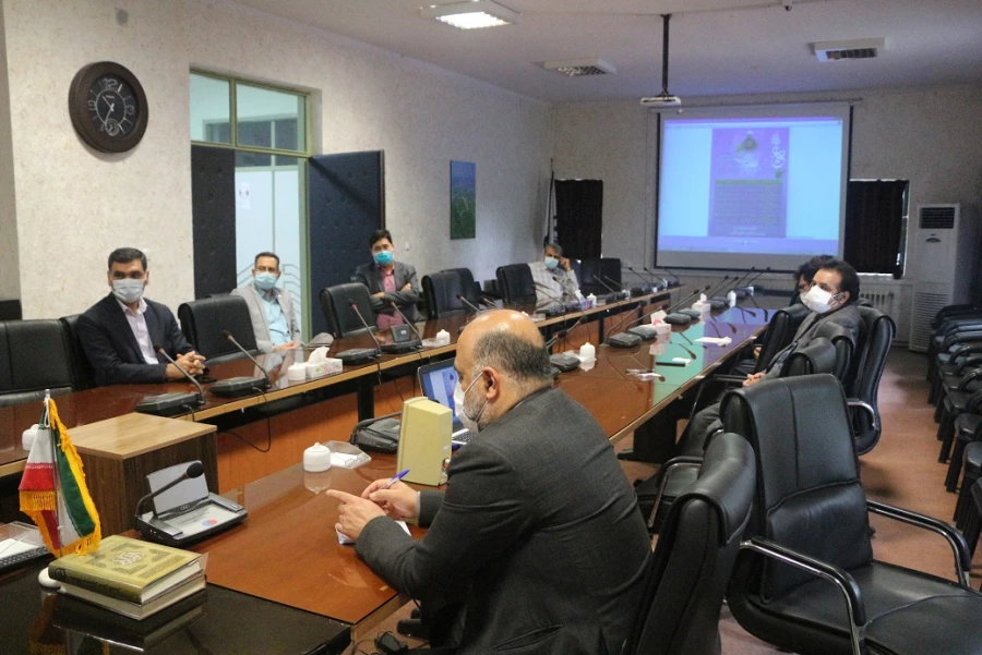 جلسه گرامیداشت دهه سرآمدی آموزش و تقدیر از کارکنان و اعضای هیأت علمی پردیس آیت الله خامنه ای برگزار شد 5