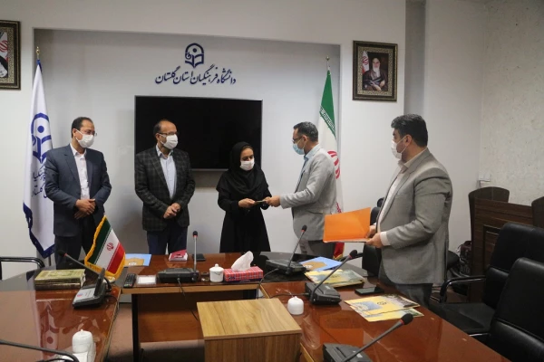 جلسه گرامیداشت دهه سرآمدی آموزش و تقدیر از کارکنان و اعضای هیأت علمی پردیس آیت الله خامنه ای برگزار شد 8