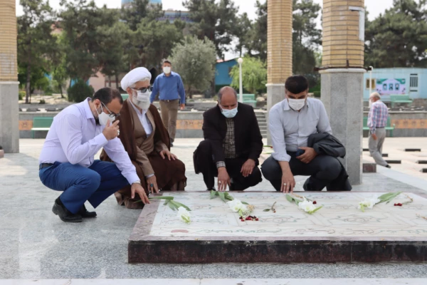 به مناسبت فرا رسیدن سوم خرداد ماه سالروز فتح خرمشهر مراسم غبار روبی گلزار شهدای گمنام برگزار شد
 2