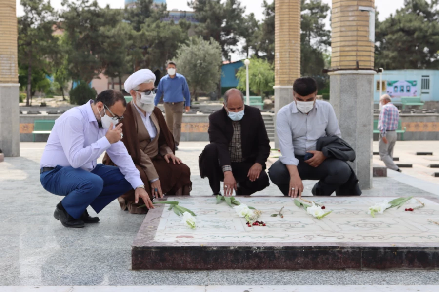 به مناسبت فرا رسیدن سوم خرداد ماه سالروز فتح خرمشهر مراسم غبار روبی گلزار شهدای گمنام برگزار شد
 2