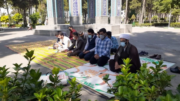 مراسم نماز جماعت ظهر و زیارت عاشورا و غبار روبی و عطر افشانی مزار مطهر شهدای گمنام شهرستان گنبد کاووس 3