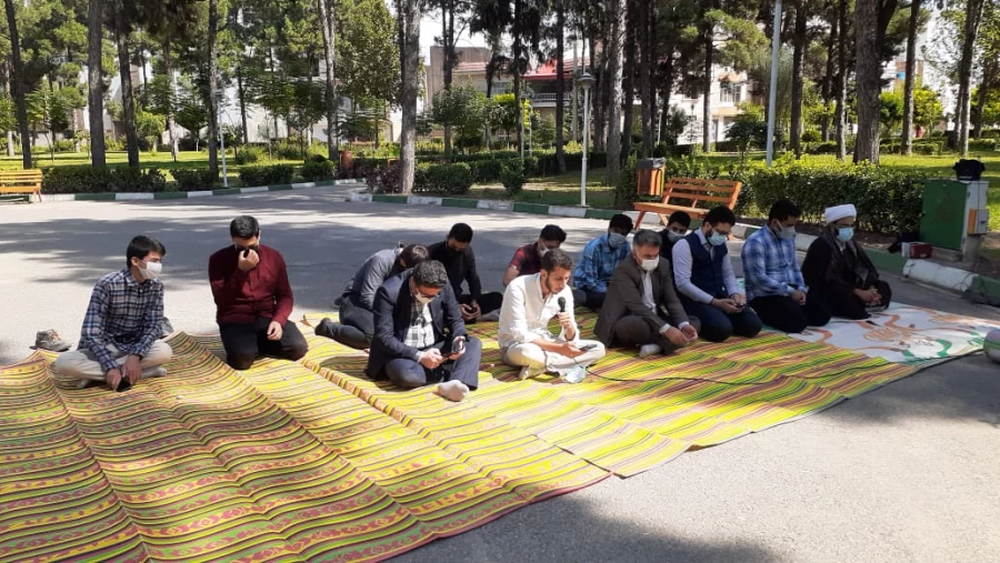 مراسم نماز جماعت ظهر و زیارت عاشورا و غبار روبی و عطر افشانی مزار مطهر شهدای گمنام شهرستان گنبد کاووس 4