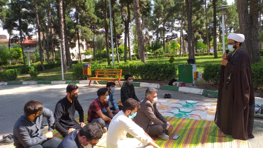 مراسم نماز جماعت ظهر و زیارت عاشورا و غبار روبی و عطر افشانی مزار مطهر شهدای گمنام شهرستان گنبد کاووس 5